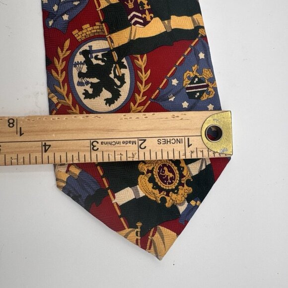 Vintage Tommy Hilfiger Men's Tie 100% Italian Silk USA Made Flags Crest Logo Red - Picture 8 of 8